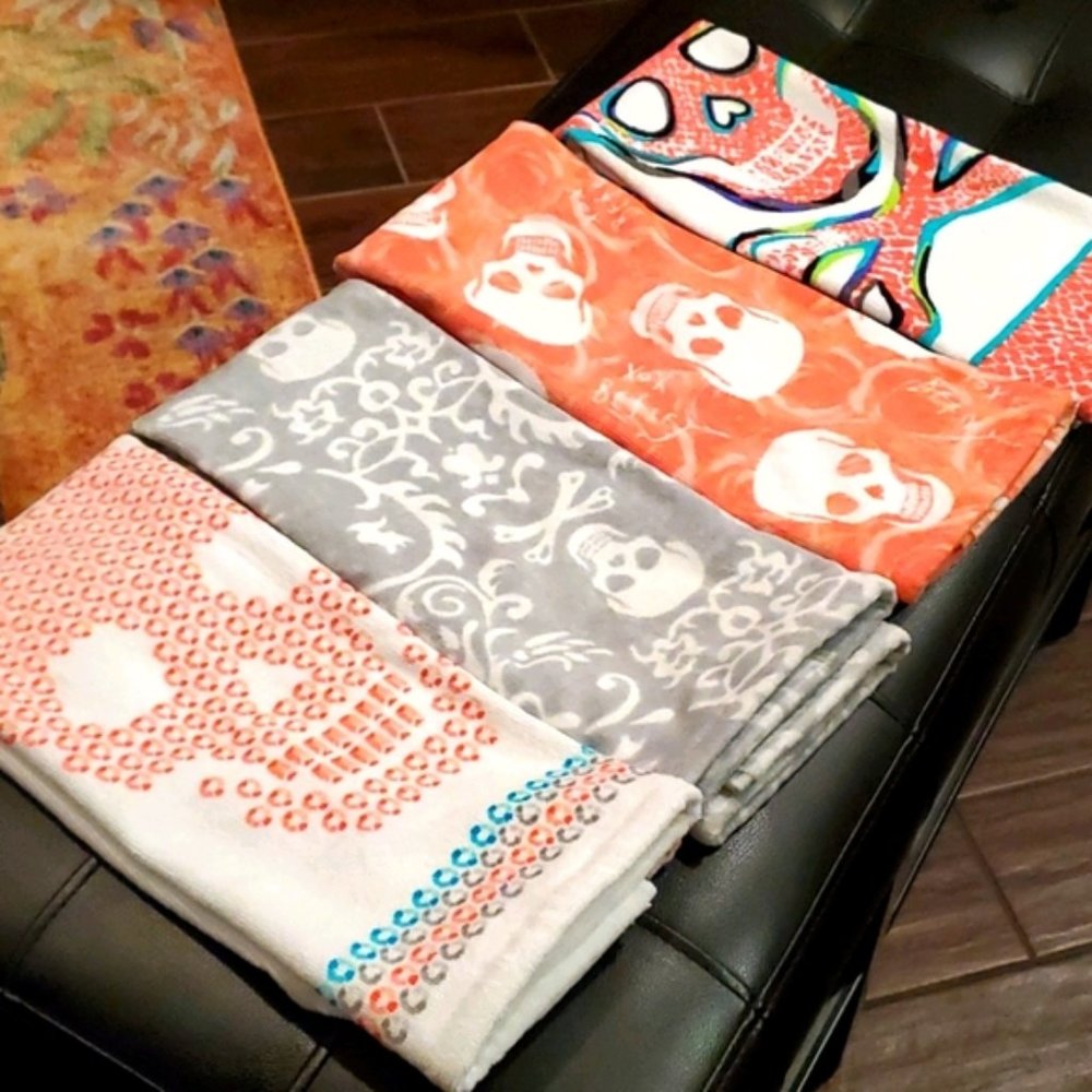Betsey Johnson Skull Bath/Kitchen Hand Towels